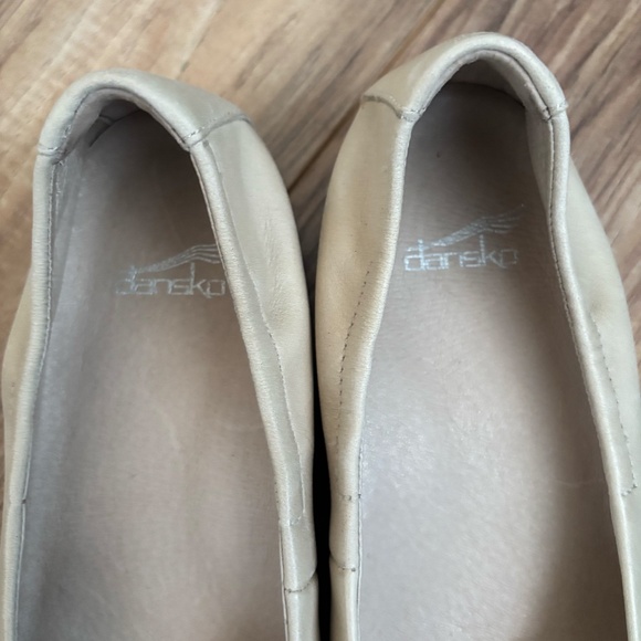 Dansko Cream Leather Lisanne Ballet Flats Patent Cap Toe Womens Size 37‎ - Picture 2 of 5